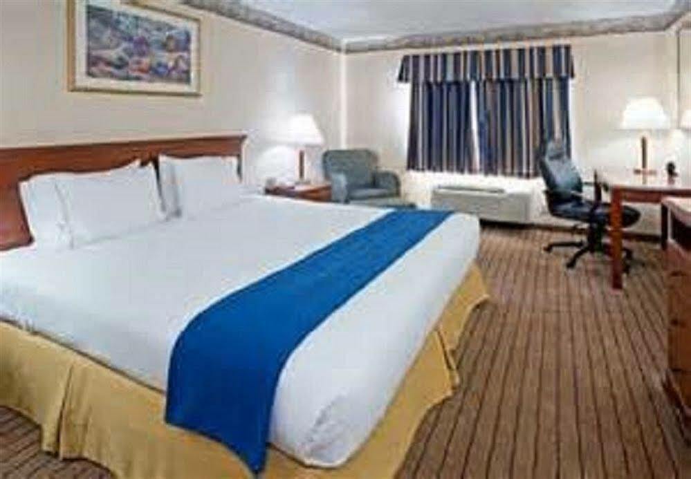 Holiday Inn Express & Suites San Antonio Brooks City Base By Ihg Extérieur photo